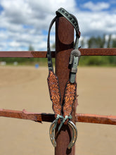 Load image into Gallery viewer, Medium Length Bridle
