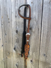 Load image into Gallery viewer, Feather Beaded Bridle

