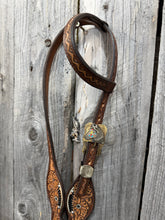 Load image into Gallery viewer, Floral Bridle
