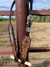 Load image into Gallery viewer, Beaded Inlay Short Cheek Bridle
